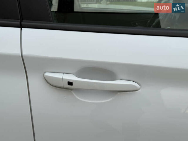 Белый Хендай Kona Electric, объемом двигателя 0 л и пробегом 96 тыс. км за 19500 $, фото 11 на Automoto.ua