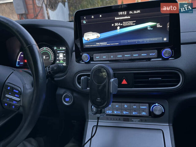 Белый Хендай Kona Electric, объемом двигателя 0 л и пробегом 47 тыс. км за 16100 $, фото 16 на Automoto.ua