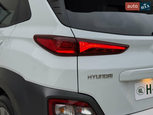 Белый Хендай Kona Electric, объемом двигателя 0 л и пробегом 96 тыс. км за 19500 $, фото 30 на Automoto.ua