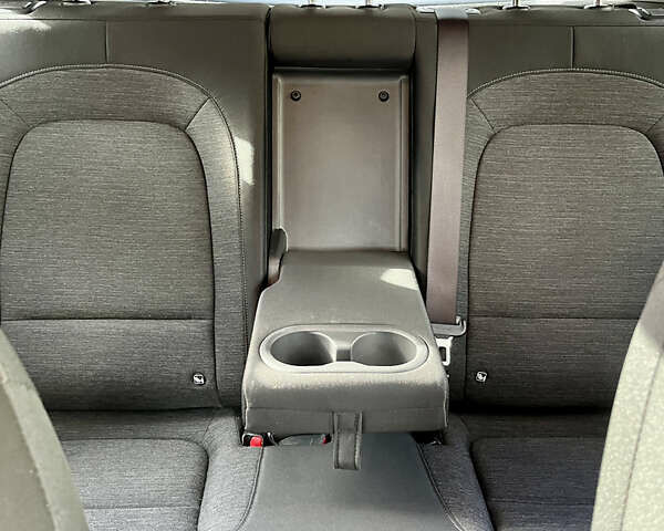 Белый Хендай Kona Electric, объемом двигателя 0 л и пробегом 115 тыс. км за 16900 $, фото 32 на Automoto.ua