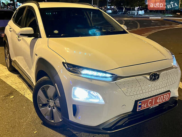 Белый Хендай Kona Electric, объемом двигателя 0 л и пробегом 115 тыс. км за 16900 $, фото 68 на Automoto.ua