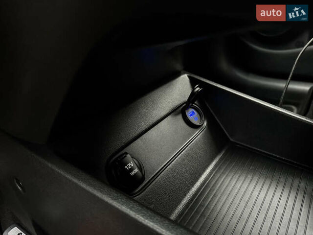 Белый Хендай Kona Electric, объемом двигателя 0 л и пробегом 58 тыс. км за 17499 $, фото 30 на Automoto.ua