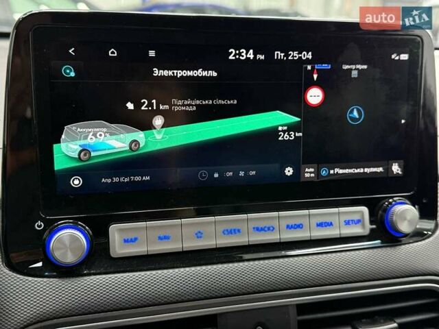 Белый Хендай Kona Electric, объемом двигателя 0 л и пробегом 92 тыс. км за 18983 $, фото 24 на Automoto.ua