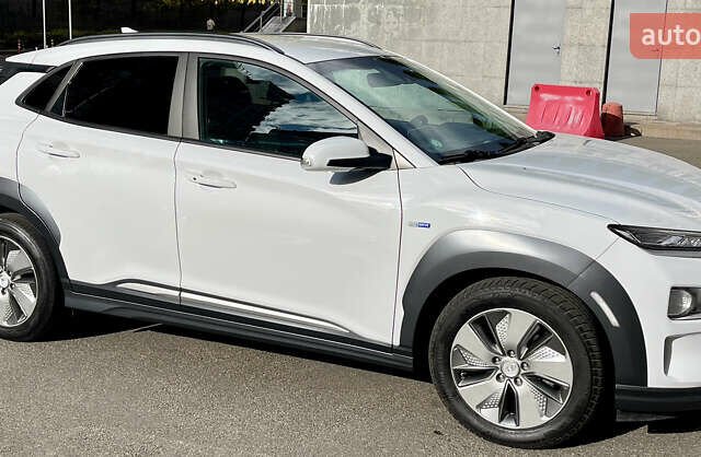Белый Хендай Kona Electric, объемом двигателя 0 л и пробегом 115 тыс. км за 16900 $, фото 12 на Automoto.ua