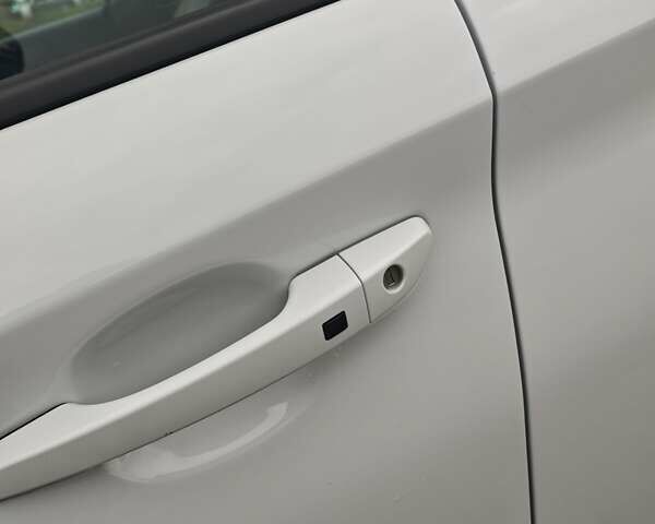 Білий Хендай Kona Electric, об'ємом двигуна 0 л та пробігом 78 тис. км за 17900 $, фото 20 на Automoto.ua
