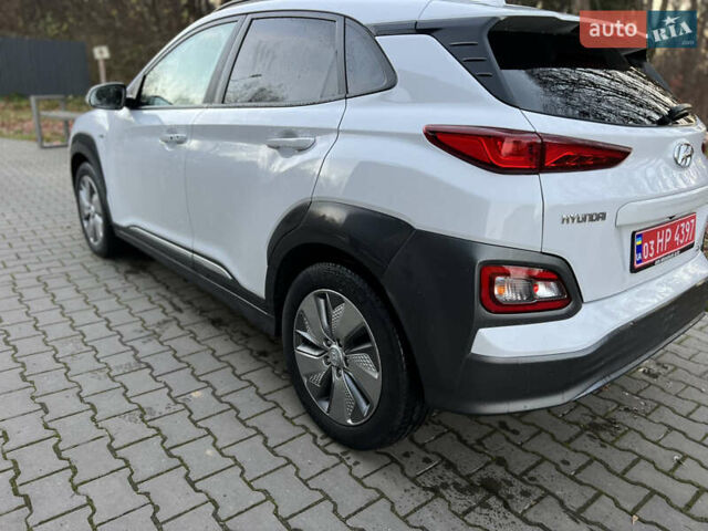 Белый Хендай Kona Electric, объемом двигателя 0 л и пробегом 136 тыс. км за 16950 $, фото 4 на Automoto.ua