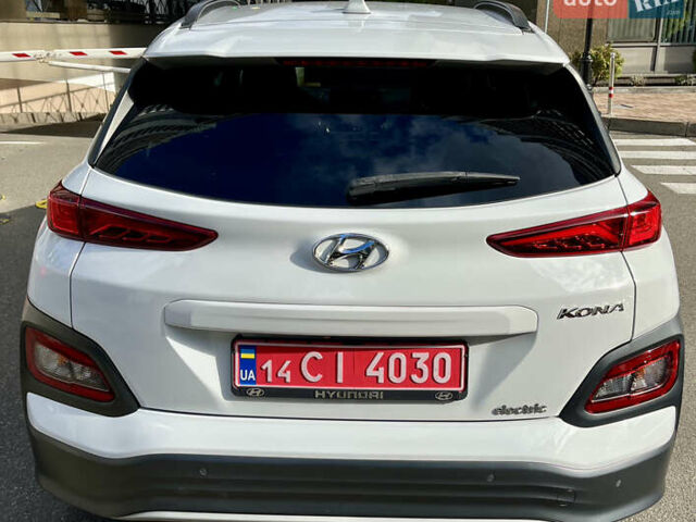 Белый Хендай Kona Electric, объемом двигателя 0 л и пробегом 115 тыс. км за 16900 $, фото 21 на Automoto.ua