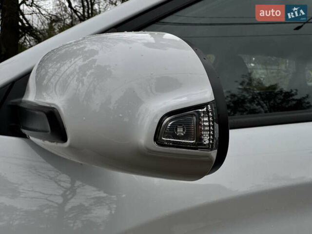 Белый Хендай Kona Electric, объемом двигателя 0 л и пробегом 58 тыс. км за 17499 $, фото 73 на Automoto.ua