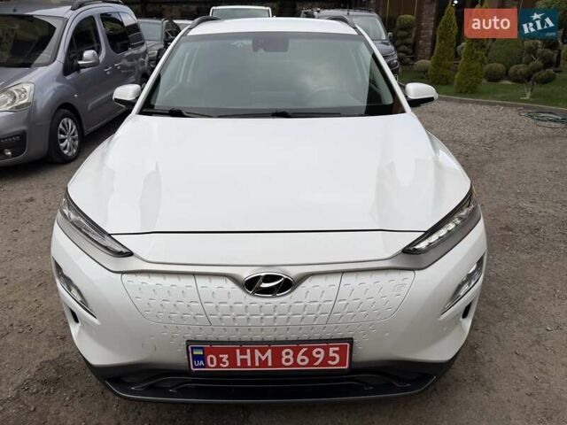 Білий Хендай Kona Electric, об'ємом двигуна 0 л та пробігом 64 тис. км за 14950 $, фото 12 на Automoto.ua