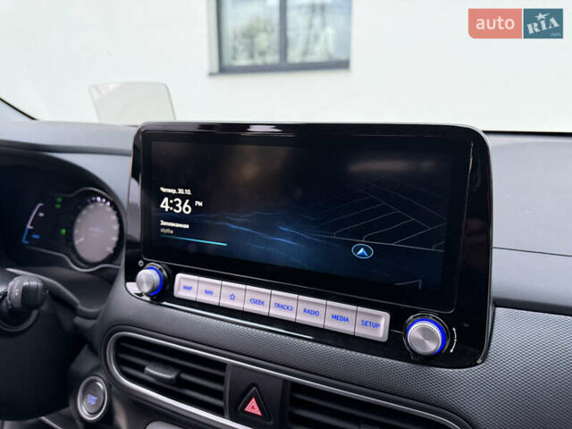 Белый Хендай Kona Electric, объемом двигателя 0 л и пробегом 96 тыс. км за 19500 $, фото 46 на Automoto.ua