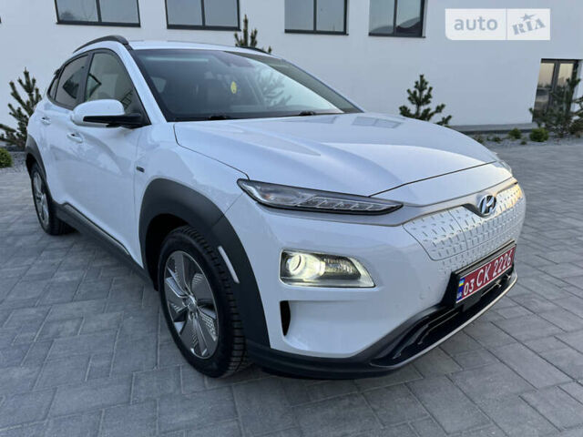 Білий Хендай Kona Electric, об'ємом двигуна 0 л та пробігом 88 тис. км за 19400 $, фото 35 на Automoto.ua