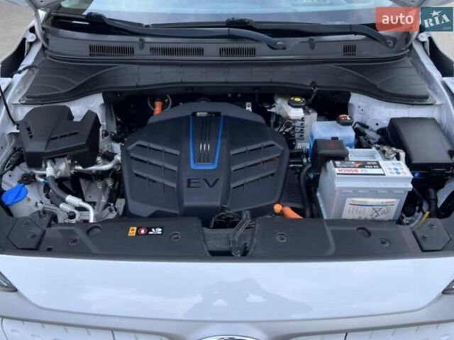 Білий Хендай Kona Electric, об'ємом двигуна 0 л та пробігом 109 тис. км за 15950 $, фото 1 на Automoto.ua