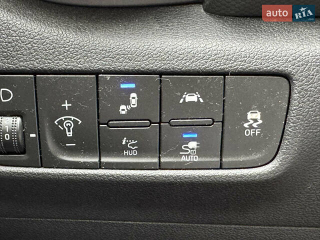 Белый Хендай Kona Electric, объемом двигателя 0 л и пробегом 124 тыс. км за 17600 $, фото 5 на Automoto.ua