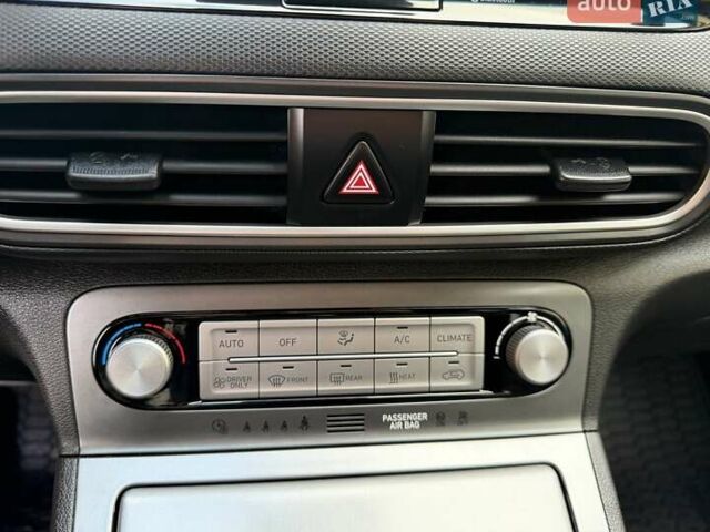 Білий Хендай Kona Electric, об'ємом двигуна 0 л та пробігом 64 тис. км за 14950 $, фото 89 на Automoto.ua