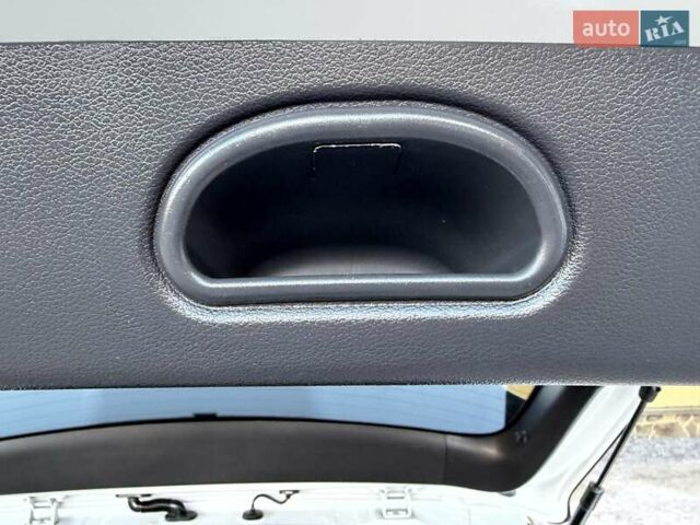 Білий Хендай Kona Electric, об'ємом двигуна 0 л та пробігом 64 тис. км за 14950 $, фото 117 на Automoto.ua