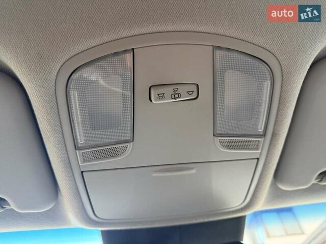 Білий Хендай Kona Electric, об'ємом двигуна 0 л та пробігом 64 тис. км за 14950 $, фото 100 на Automoto.ua