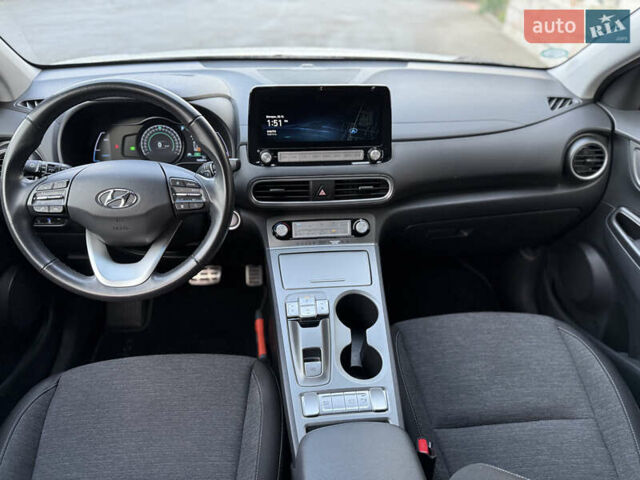 Белый Хендай Kona Electric, объемом двигателя 0 л и пробегом 150 тыс. км за 16960 $, фото 29 на Automoto.ua