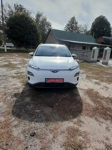 Білий Хендай Kona Electric, об'ємом двигуна 0 л та пробігом 71 тис. км за 17600 $, фото 11 на Automoto.ua