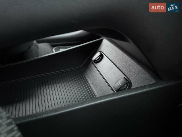 Белый Хендай Kona Electric, объемом двигателя 0 л и пробегом 96 тыс. км за 19500 $, фото 52 на Automoto.ua