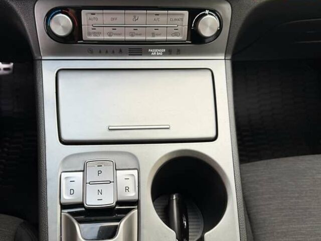 Білий Хендай Kona Electric, об'ємом двигуна 0 л та пробігом 64 тис. км за 14950 $, фото 91 на Automoto.ua