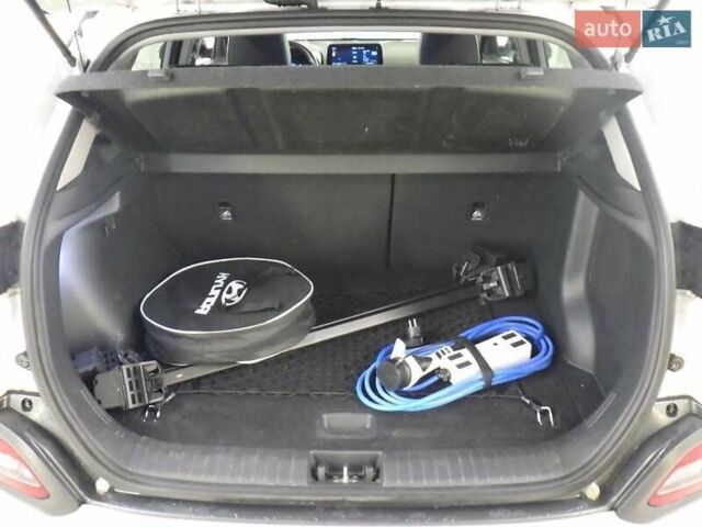 Белый Хендай Kona Electric, объемом двигателя 0 л и пробегом 82 тыс. км за 20437 $, фото 12 на Automoto.ua