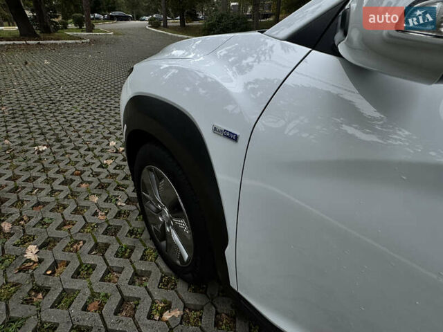 Белый Хендай Kona Electric, объемом двигателя 0 л и пробегом 103 тыс. км за 17999 $, фото 22 на Automoto.ua