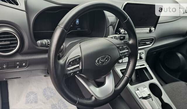 Белый Хендай Kona Electric, объемом двигателя 0 л и пробегом 50 тыс. км за 21500 $, фото 6 на Automoto.ua