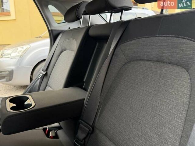 Білий Хендай Kona Electric, об'ємом двигуна 0 л та пробігом 64 тис. км за 14950 $, фото 70 на Automoto.ua