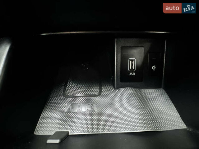 Белый Хендай Kona Electric, объемом двигателя 0 л и пробегом 103 тыс. км за 17999 $, фото 98 на Automoto.ua