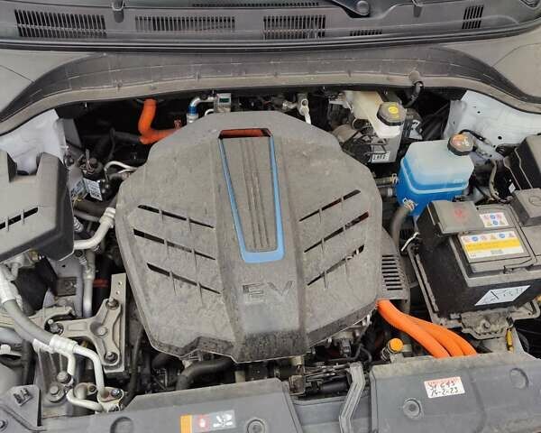 Белый Хендай Kona Electric, объемом двигателя 0 л и пробегом 65 тыс. км за 18700 $, фото 16 на Automoto.ua