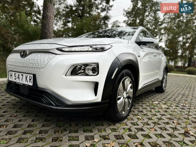 Белый Хендай Kona Electric, объемом двигателя 0 л и пробегом 103 тыс. км за 17999 $, фото 17 на Automoto.ua