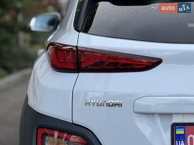Белый Хендай Kona Electric, объемом двигателя 0 л и пробегом 150 тыс. км за 16960 $, фото 11 на Automoto.ua