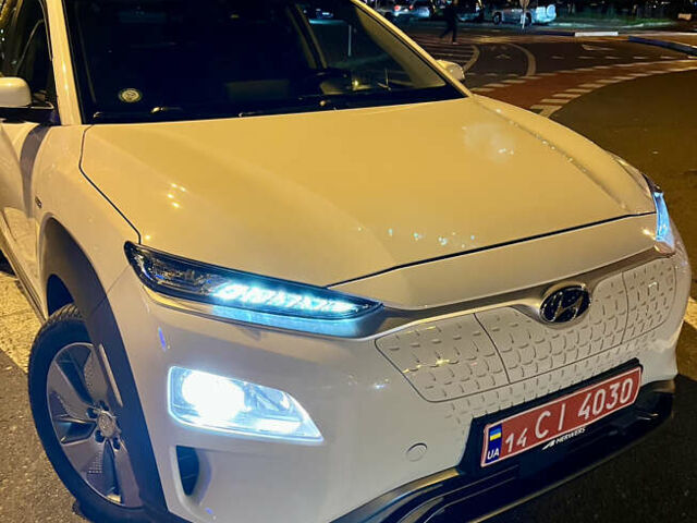 Белый Хендай Kona Electric, объемом двигателя 0 л и пробегом 115 тыс. км за 16900 $, фото 57 на Automoto.ua
