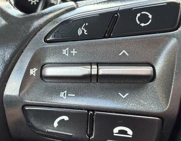 Білий Хендай Kona Electric, об'ємом двигуна 0 л та пробігом 64 тис. км за 14950 $, фото 92 на Automoto.ua