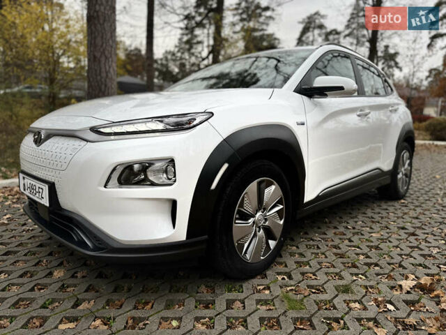Белый Хендай Kona Electric, объемом двигателя 0 л и пробегом 58 тыс. км за 17499 $, фото 14 на Automoto.ua