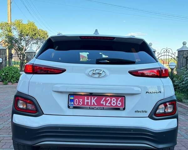 Білий Хендай Kona Electric, об'ємом двигуна 0 л та пробігом 87 тис. км за 17782 $, фото 2 на Automoto.ua