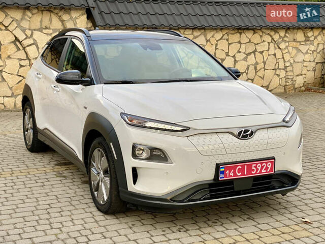 Білий Хендай Kona Electric, об'ємом двигуна 0 л та пробігом 68 тис. км за 19699 $, фото 5 на Automoto.ua