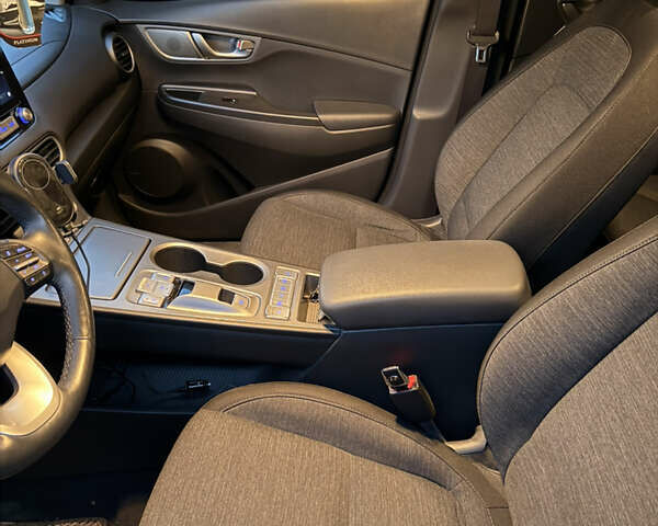 Белый Хендай Kona Electric, объемом двигателя 0 л и пробегом 47 тыс. км за 16100 $, фото 9 на Automoto.ua
