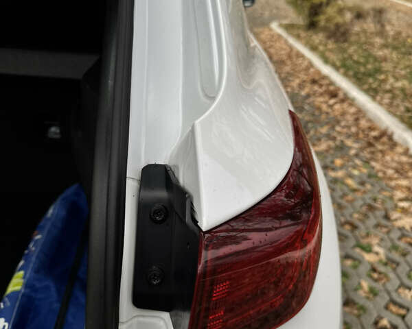 Белый Хендай Kona Electric, объемом двигателя 0 л и пробегом 58 тыс. км за 17499 $, фото 50 на Automoto.ua