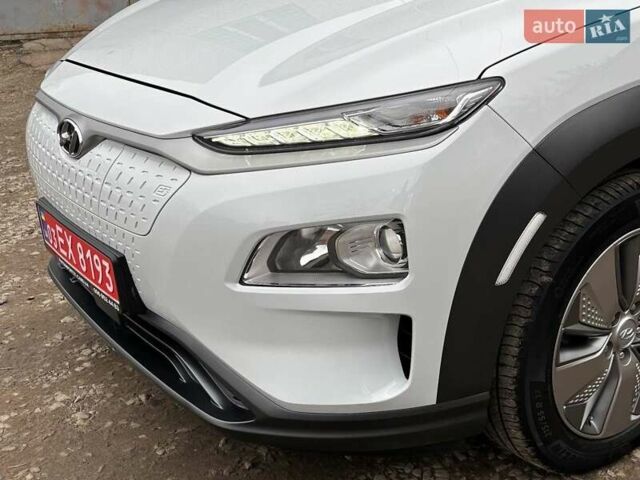 Білий Хендай Kona Electric, об'ємом двигуна 0 л та пробігом 102 тис. км за 15700 $, фото 10 на Automoto.ua