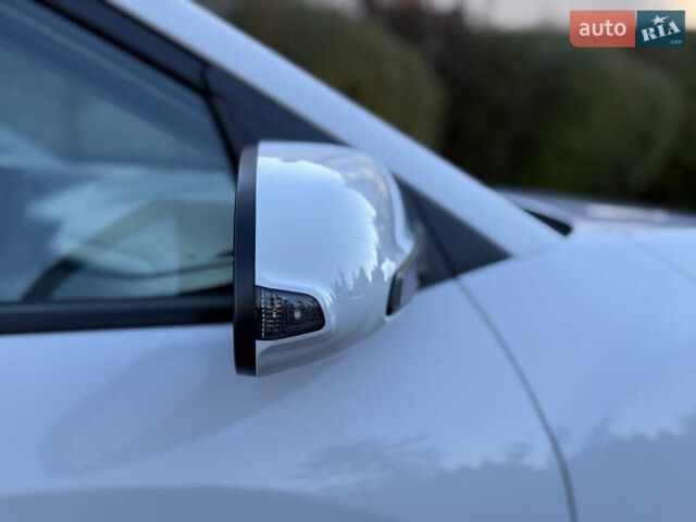 Белый Хендай Kona Electric, объемом двигателя 0 л и пробегом 80 тыс. км за 16900 $, фото 41 на Automoto.ua