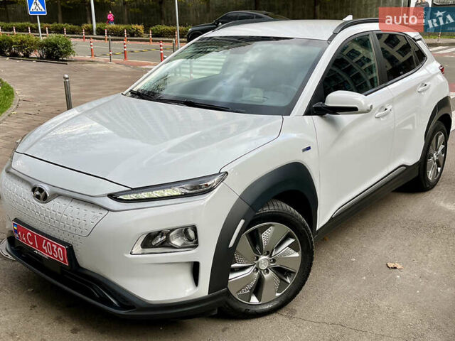 Белый Хендай Kona Electric, объемом двигателя 0 л и пробегом 115 тыс. км за 16900 $, фото 8 на Automoto.ua