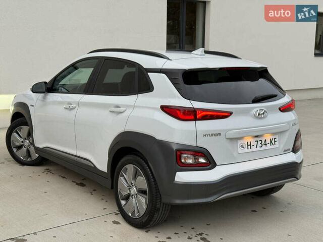 Белый Хендай Kona Electric, объемом двигателя 0 л и пробегом 96 тыс. км за 19500 $, фото 24 на Automoto.ua