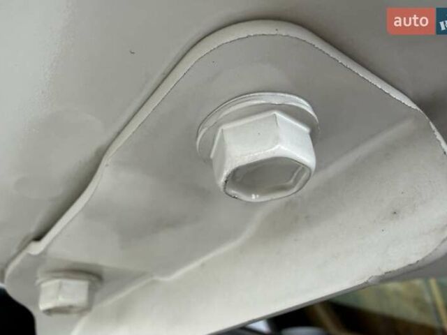 Білий Хендай Kona Electric, об'ємом двигуна 0 л та пробігом 64 тис. км за 14950 $, фото 60 на Automoto.ua