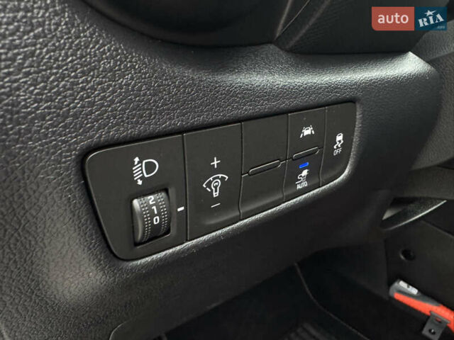 Белый Хендай Kona Electric, объемом двигателя 0 л и пробегом 58 тыс. км за 17499 $, фото 77 на Automoto.ua