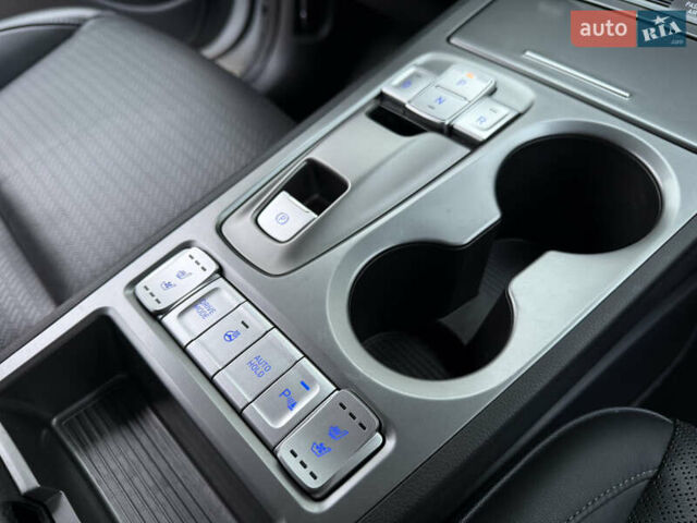 Белый Хендай Kona Electric, объемом двигателя 0 л и пробегом 96 тыс. км за 19500 $, фото 50 на Automoto.ua