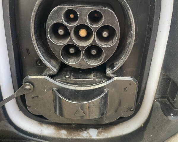 Білий Хендай Kona Electric, об'ємом двигуна 0 л та пробігом 125 тис. км за 17800 $, фото 27 на Automoto.ua