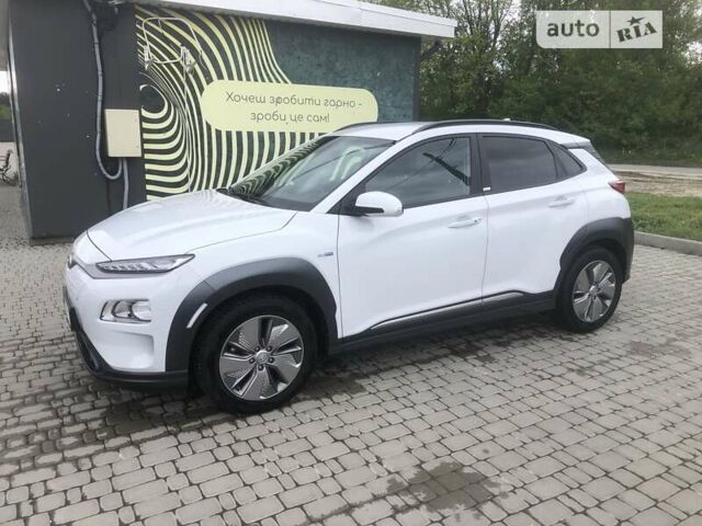 Белый Хендай Kona Electric, объемом двигателя 0 л и пробегом 47 тыс. км за 16290 $, фото 9 на Automoto.ua