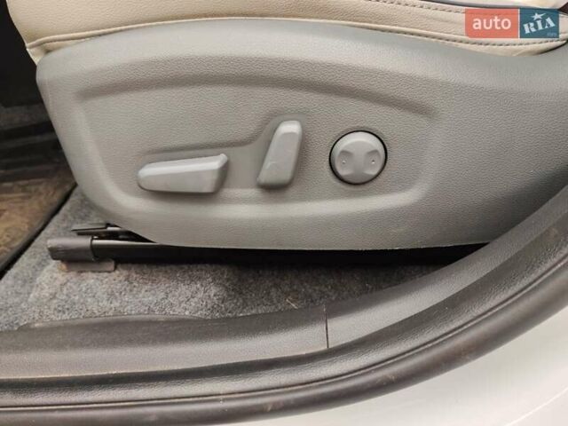 Белый Хендай Kona Electric, объемом двигателя 0 л и пробегом 65 тыс. км за 18700 $, фото 5 на Automoto.ua