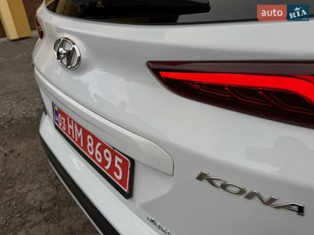 Білий Хендай Kona Electric, об'ємом двигуна 0 л та пробігом 64 тис. км за 14950 $, фото 43 на Automoto.ua
